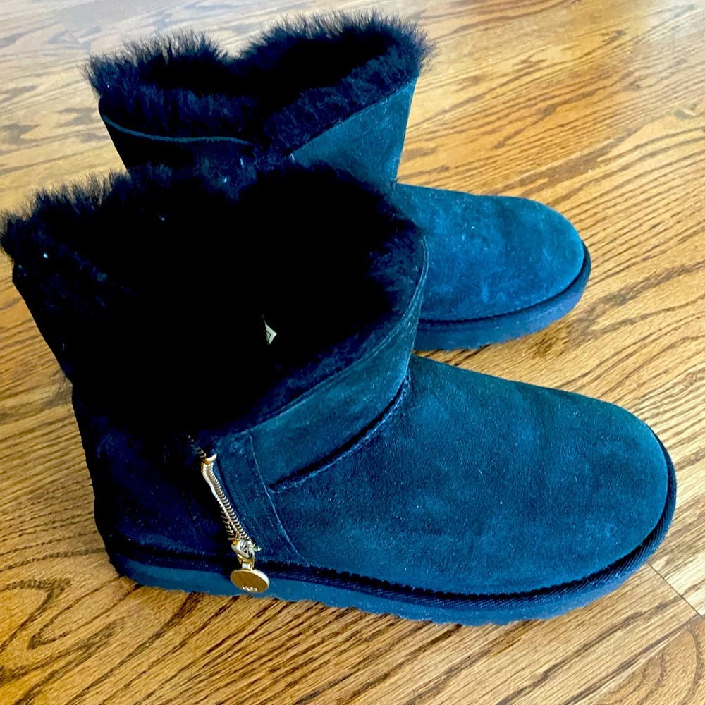 Uggs. Size 7. - image 1